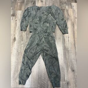 Abercrombie Kids Boy’s jogger suit. Top and bottoms included.